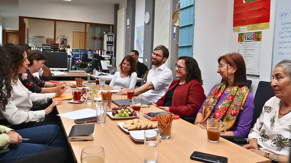 Kurdische Perspektiven Yekmal im Gespr&auml;ch mit Bettina Jarasch (B90die Gr&uuml;nen) (2).png
